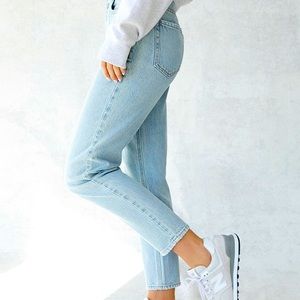 brand new light wash Pac Sun mom jeans